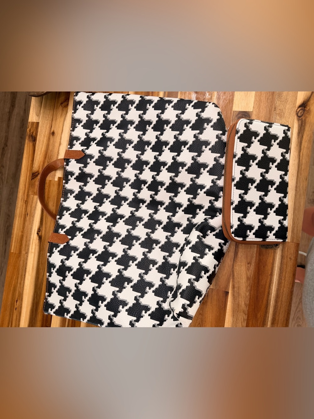 thirty-one Black and White Houndstooth Shoulder Tote with Wallet